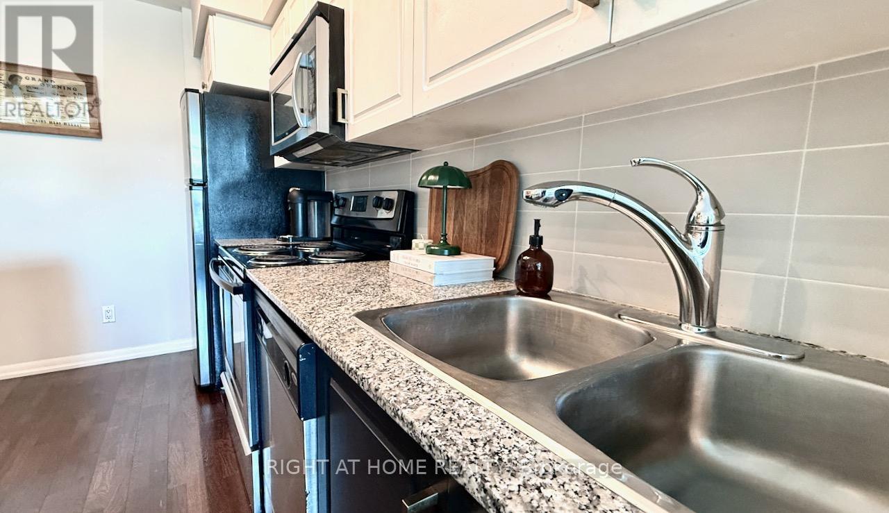 #656 209 FORT YORK BOULEVARD S - 23