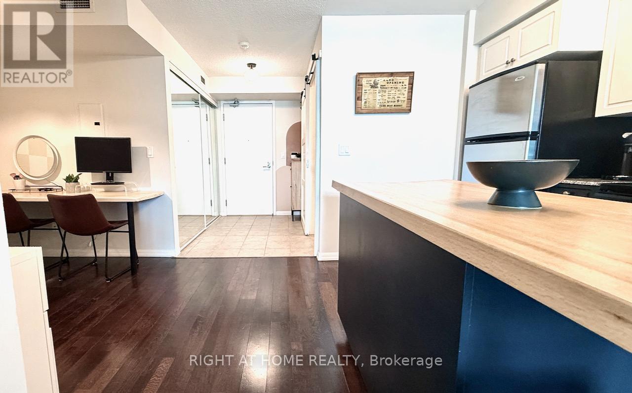#656 209 FORT YORK BOULEVARD S - 5