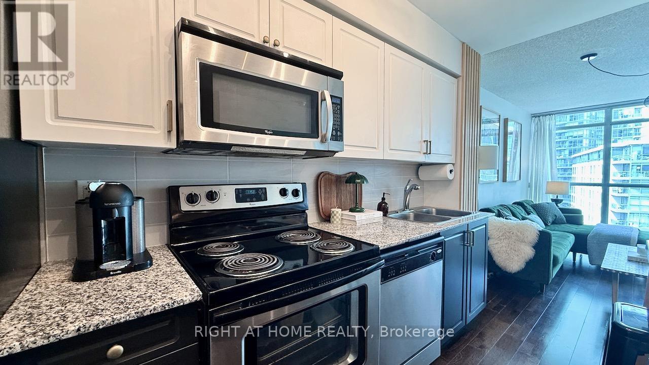 #656 209 FORT YORK BOULEVARD S - 8