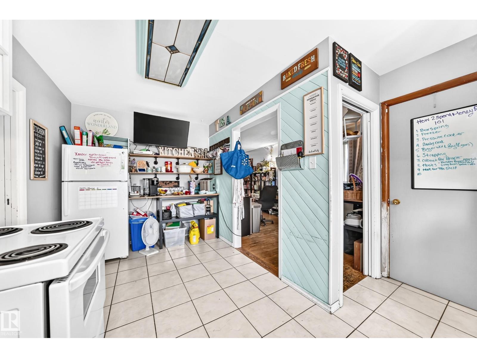 12718 126 ST NW - 10