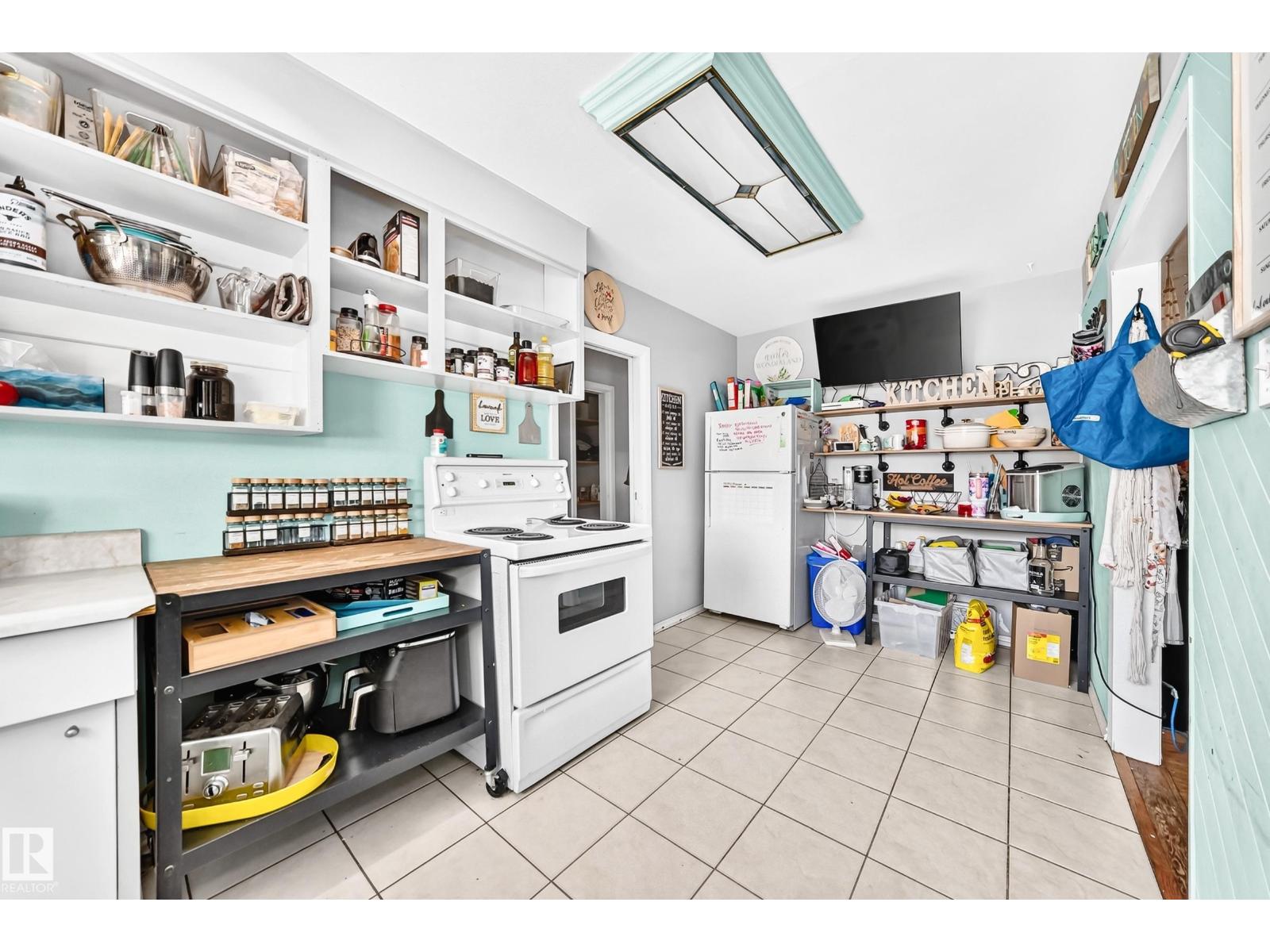 12718 126 ST NW - 9