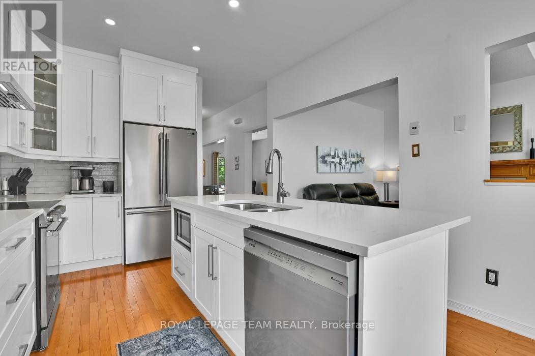 3 Bed, 3 Bath House for Sale in Ottawa – 4121 WOLFE POINT WAY, Ottawa – MLS# X13637606 - Image 11