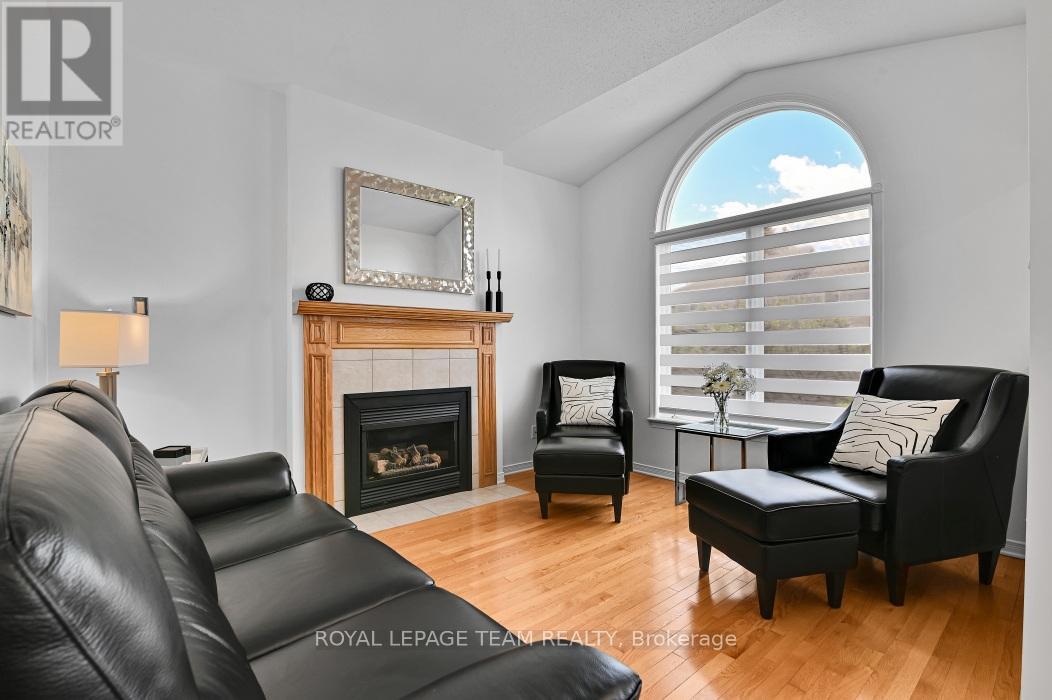 3 Bed, 3 Bath House for Sale in Ottawa – 4121 WOLFE POINT WAY, Ottawa – MLS# X13637606 - Image 14