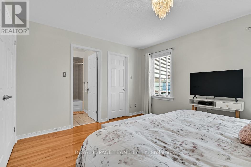 3 Bed, 3 Bath House for Sale in Ottawa – 4121 WOLFE POINT WAY, Ottawa – MLS# X13637606 - Image 20