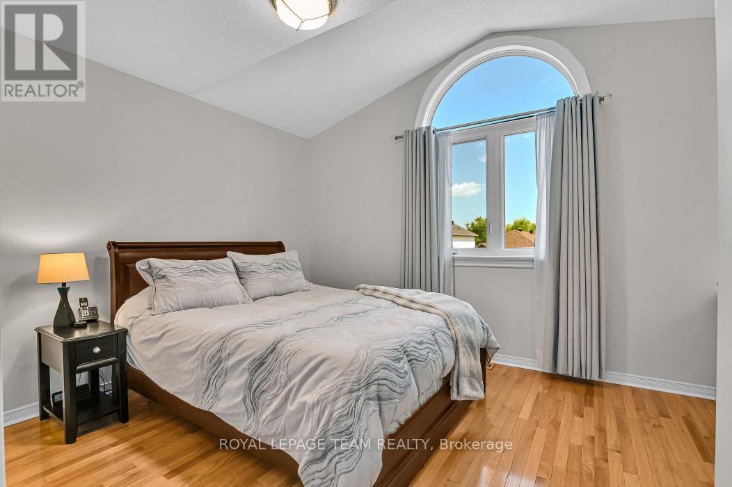 3 Bed, 3 Bath House for Sale in Ottawa – 4121 WOLFE POINT WAY, Ottawa – MLS# X13637606 - Image 22