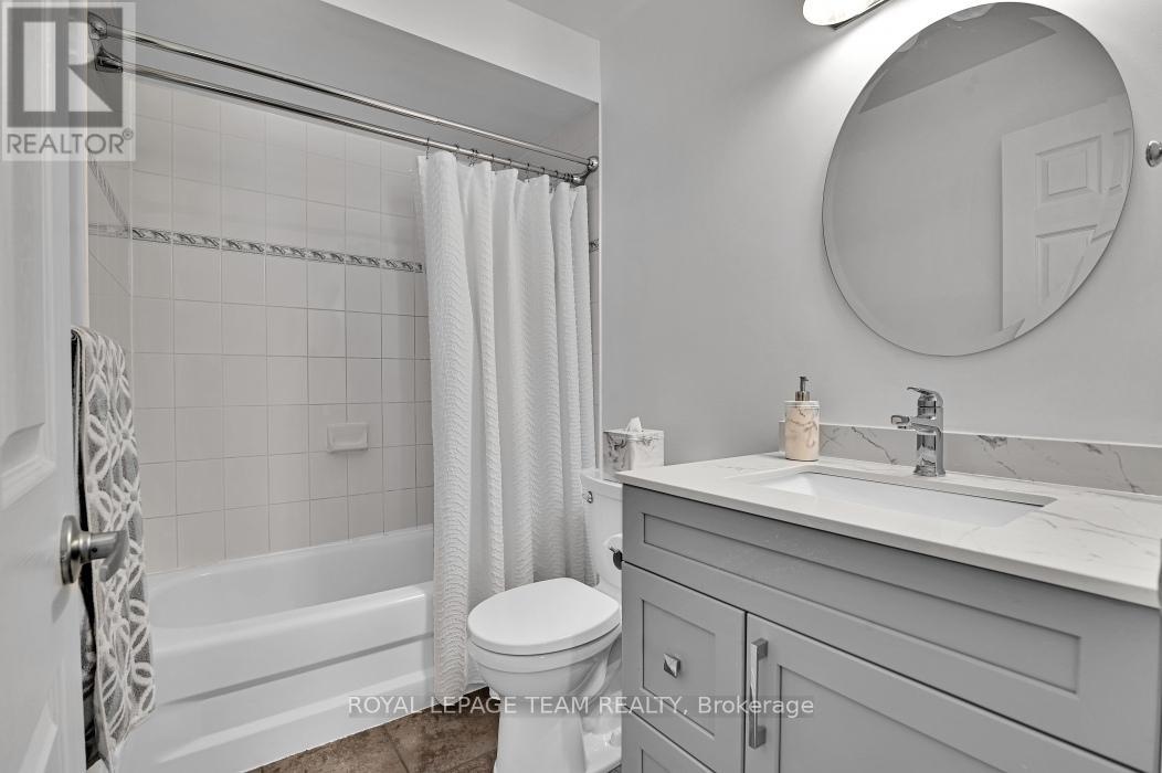 3 Bed, 3 Bath House for Sale in Ottawa – 4121 WOLFE POINT WAY, Ottawa – MLS# X13637606 - Image 25