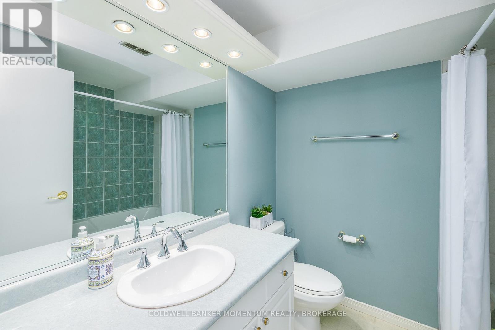 #12 302 VINE STREET - Image 19