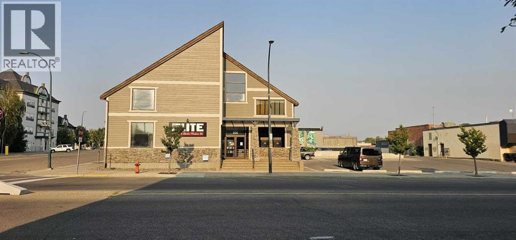 806 2 Avenue S, Lethbridge — photo 2