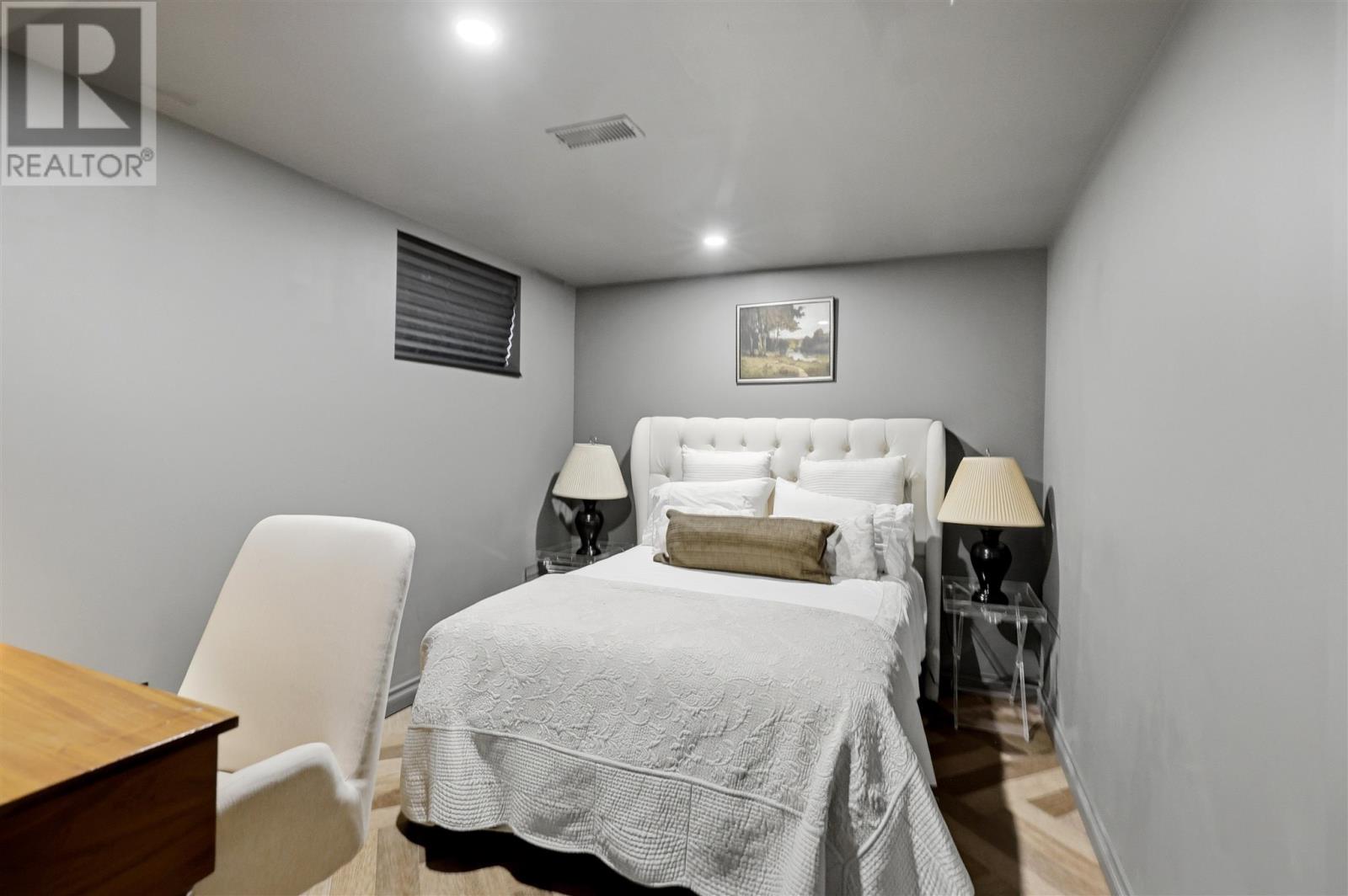 35 Crawford AVE - 22