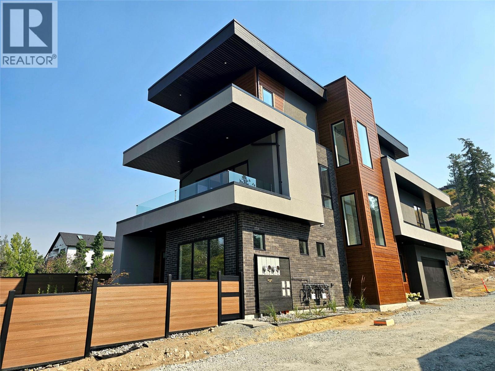 1 757 Barnaby Road, Kelowna