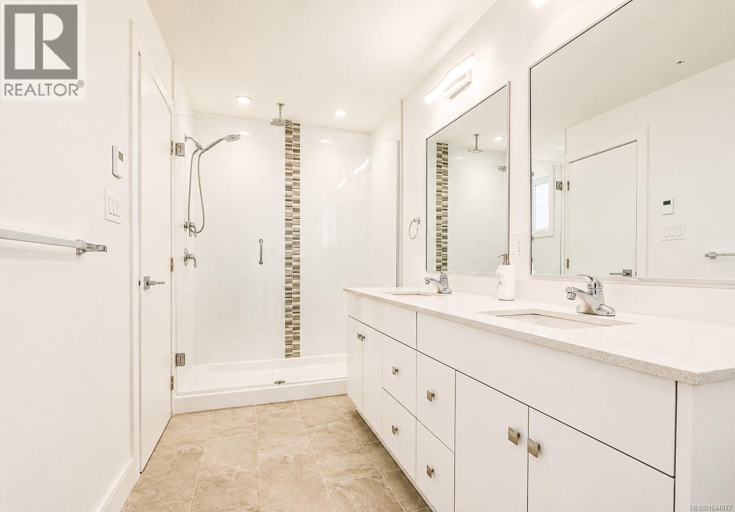 #157 300 Phelps Ave - 14