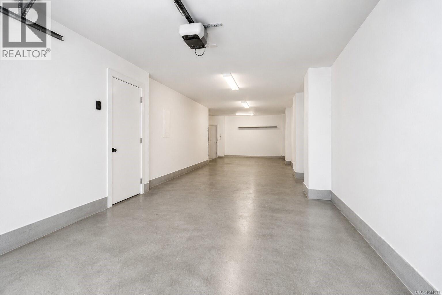 #157 300 Phelps Ave - 17