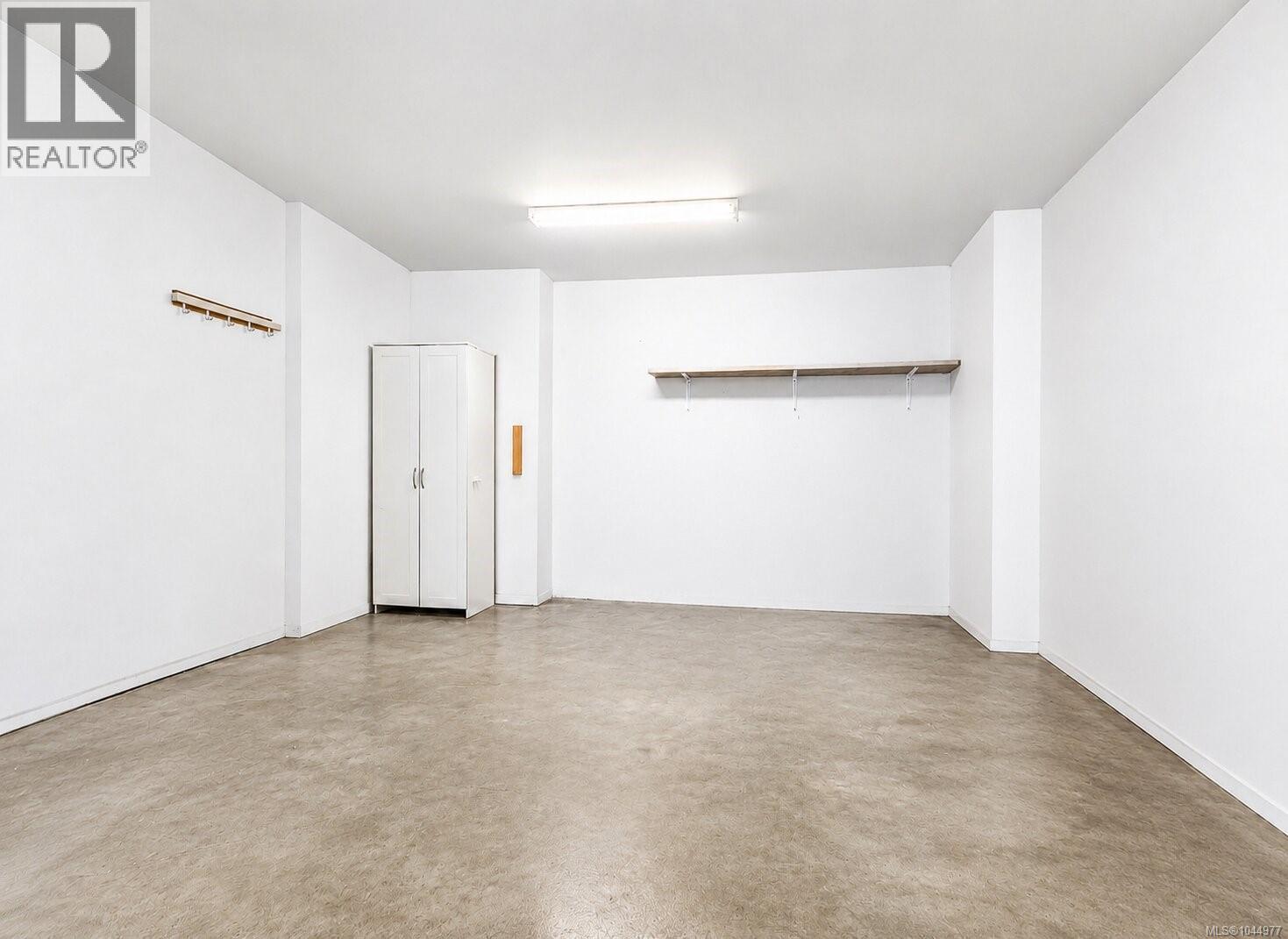 #157 300 Phelps Ave - 18