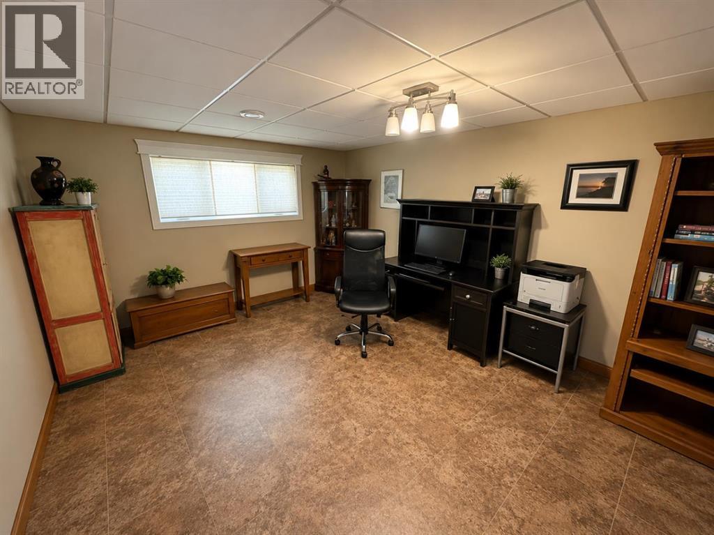 10032 102 Street - Image 12