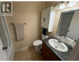 10032 102 Street, Peace River, AB T8S1S5 Photo 9