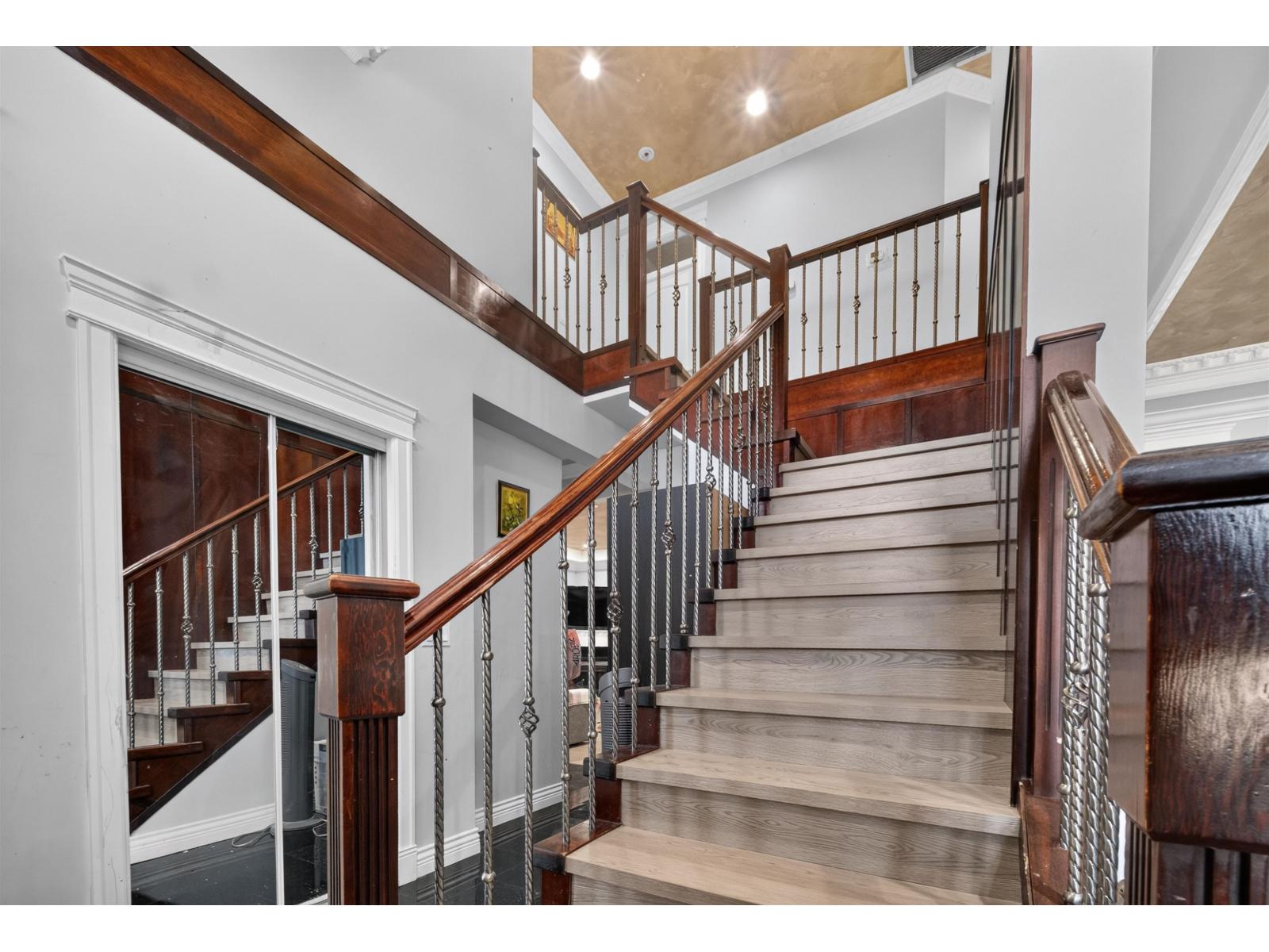 7 Bed, 6 Bath House for Sale in Surrey – 6657 128 STREET, Surrey – MLS# R3152634 - Image 15