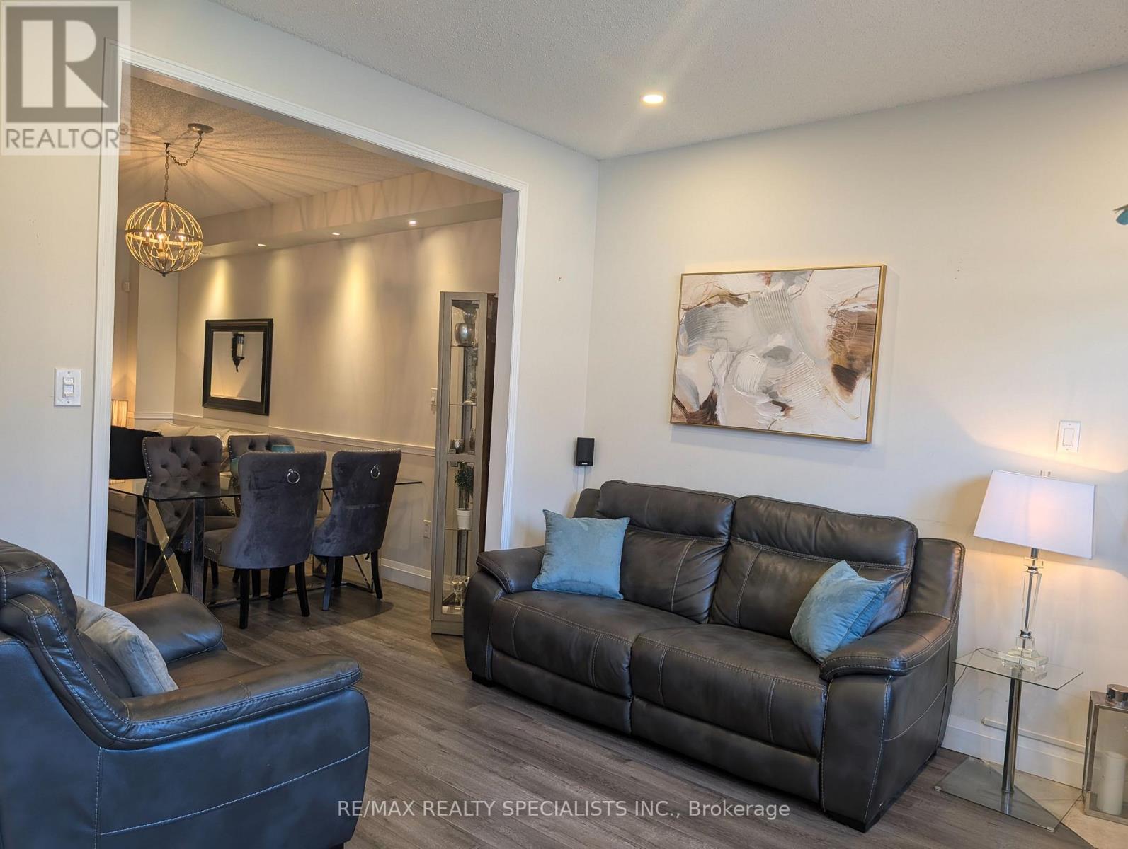 20 THORP CRESCENT - 29