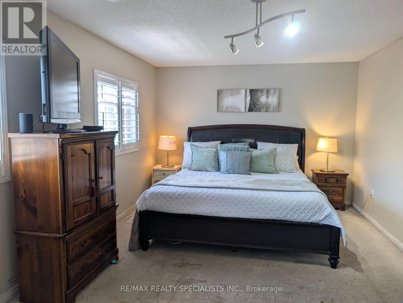 20 THORP CRESCENT - 7