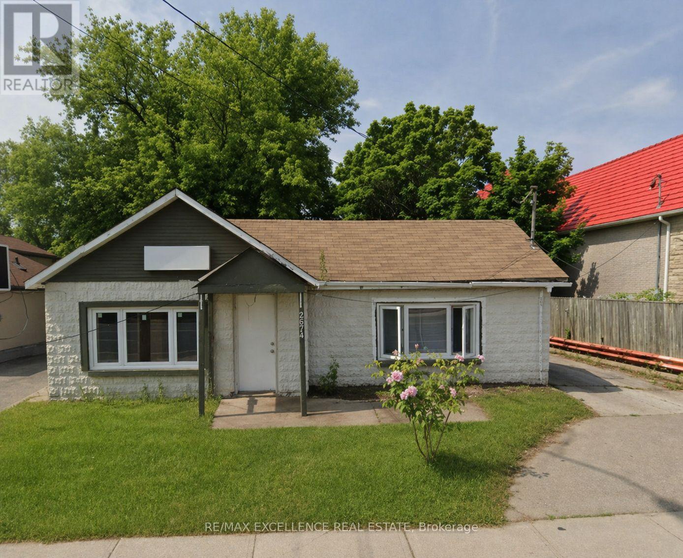 2574 CONFEDERATION PARKWAY