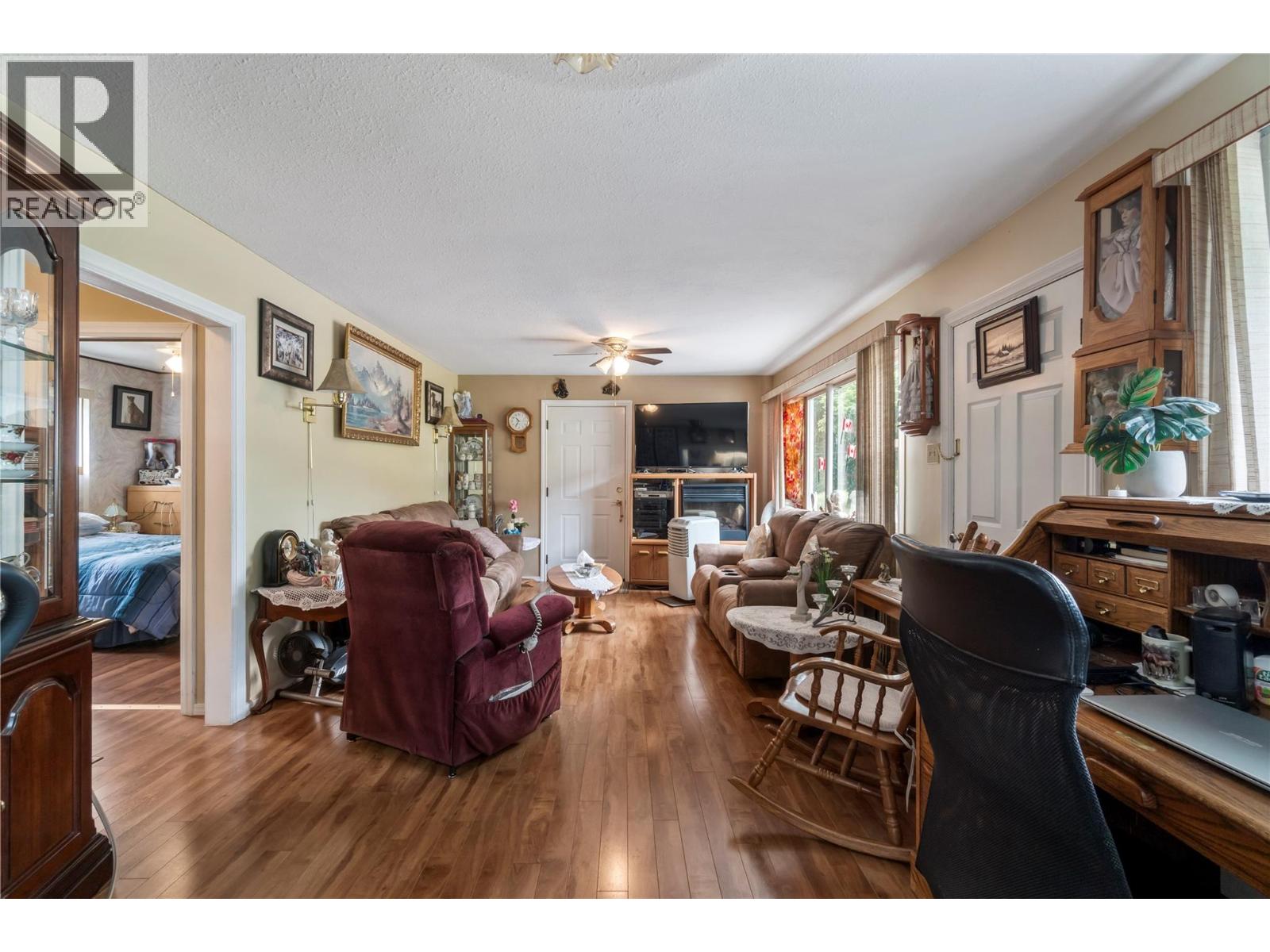 2391 20 Avenue SE - 18