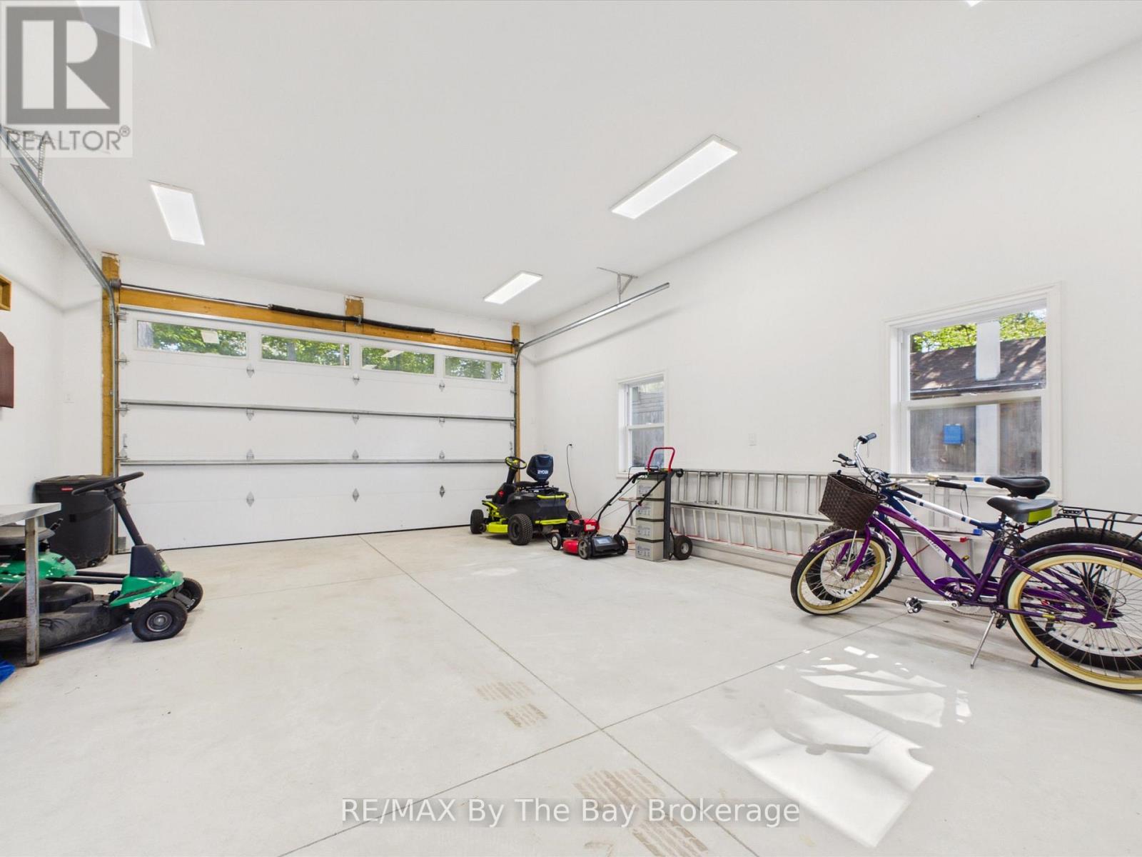 2056 RIVER ROAD W - 37