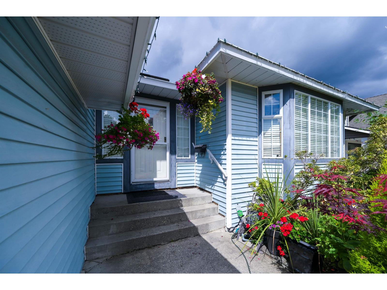 4 Bed, 3 Bath House for Sale in Surrey – 15477 93A AVENUE, Surrey – MLS# R3152380 - Image 4