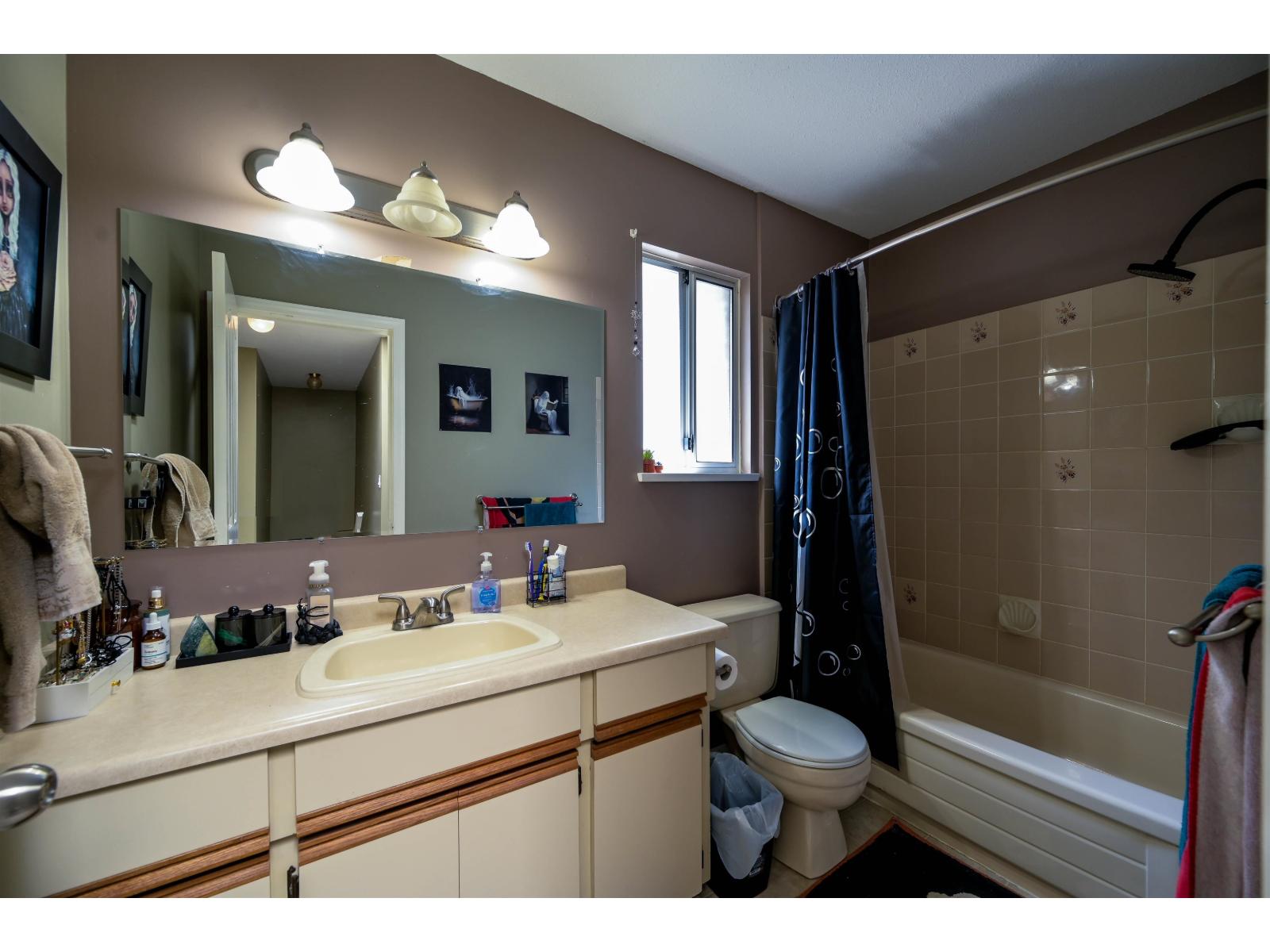 4 Bed, 3 Bath House for Sale in Surrey – 15477 93A AVENUE, Surrey – MLS# R3152380 - Image 19