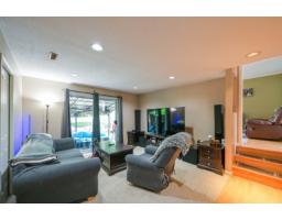 15477 93a Avenue, Surrey, BC V3R9P9 Photo 8