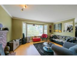 15477 93a Avenue, Surrey, BC V3R9P9 Photo 7