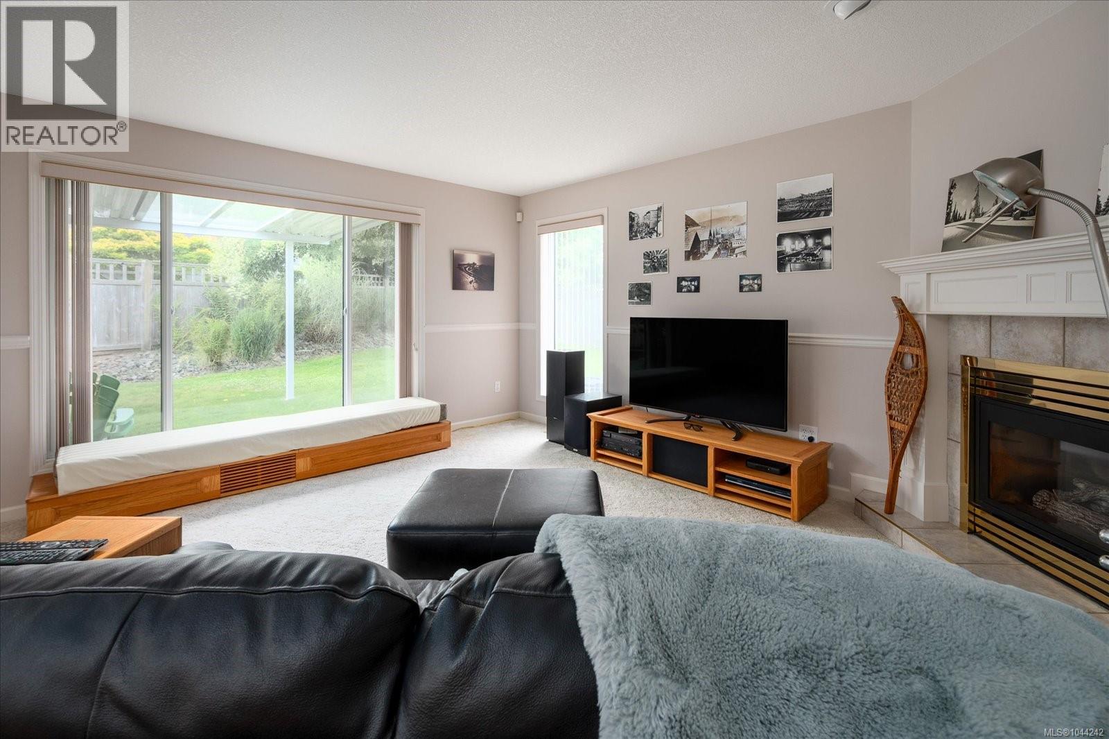 828 Devon Pl, Qualicum Beach
