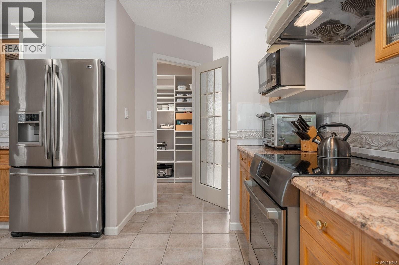 828 Devon Pl, Qualicum Beach
