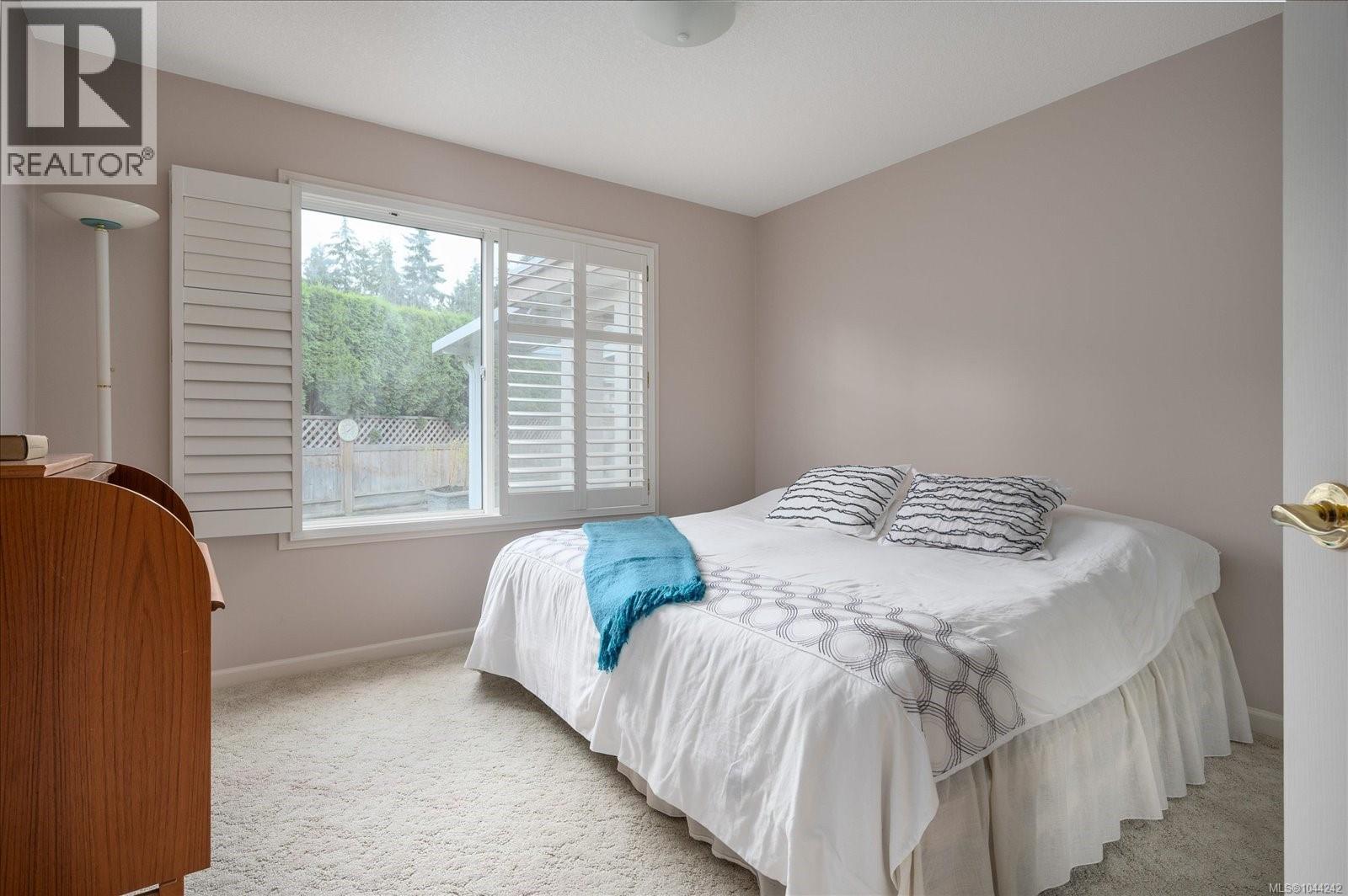828 Devon Pl, Qualicum Beach