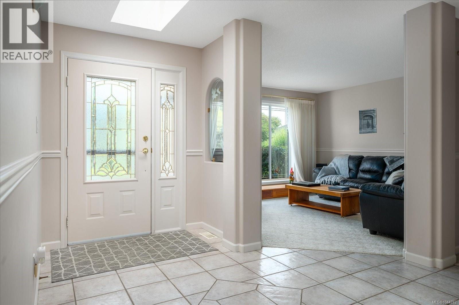 828 Devon Pl, Qualicum Beach