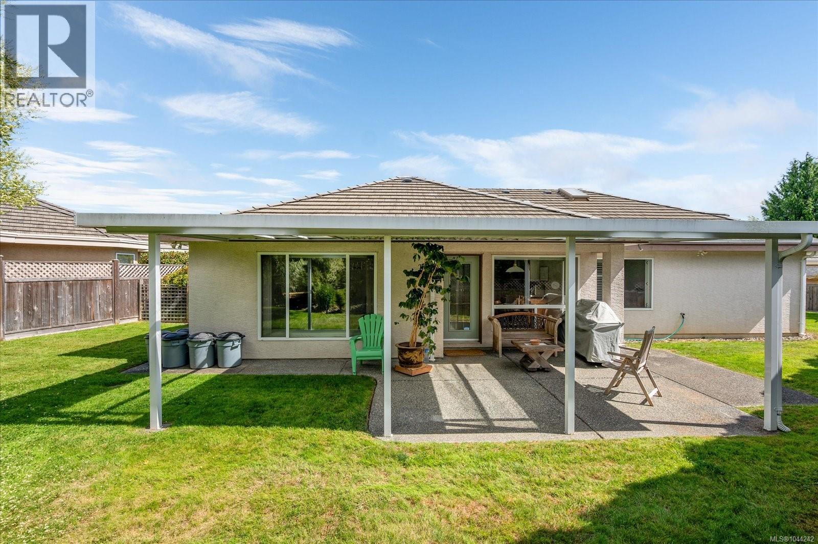 828 Devon Pl, Qualicum Beach
