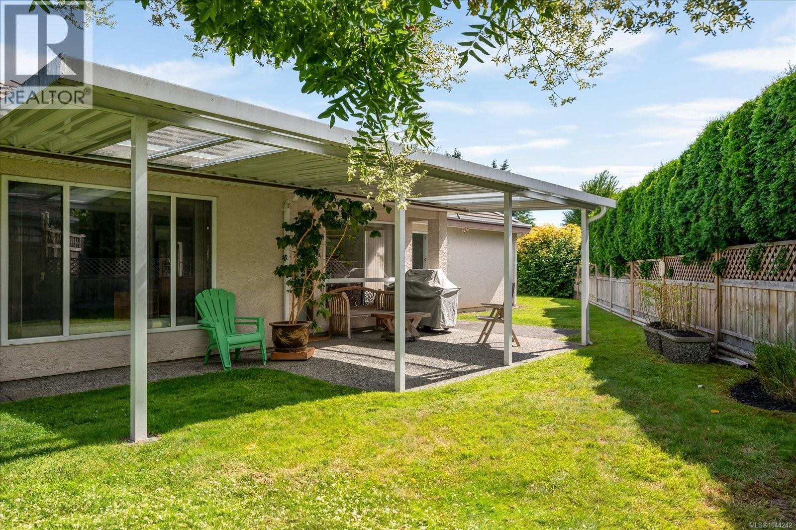 828 Devon Pl, Qualicum Beach