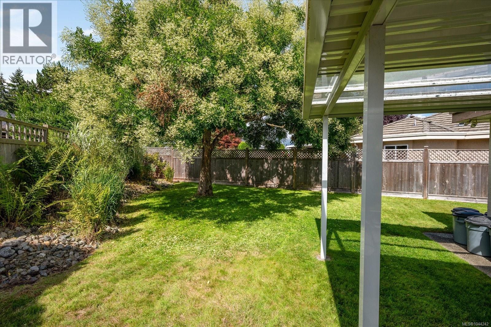 828 Devon Pl, Qualicum Beach