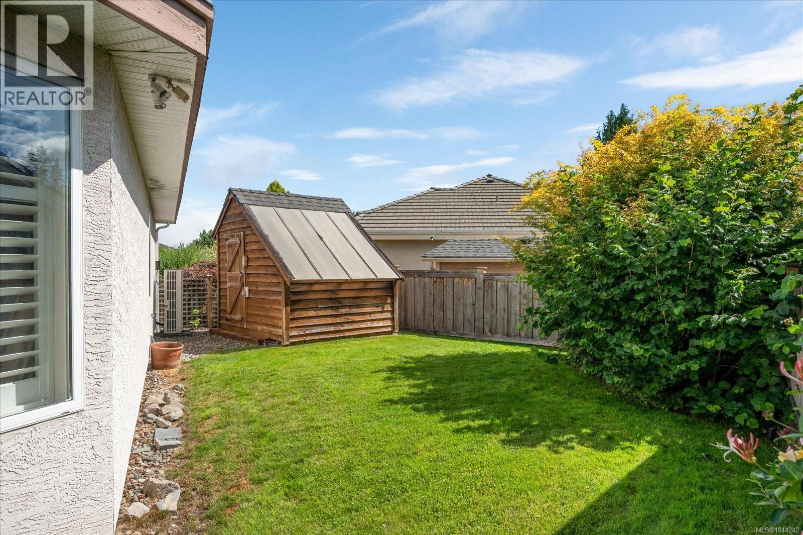 828 Devon Pl, Qualicum Beach