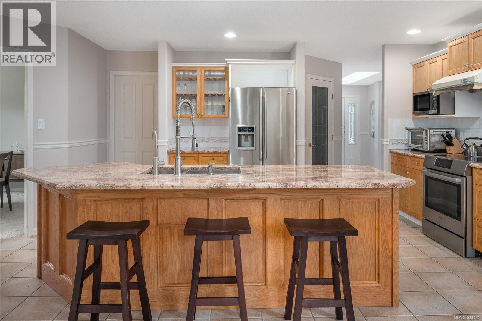828 Devon Pl, Qualicum Beach