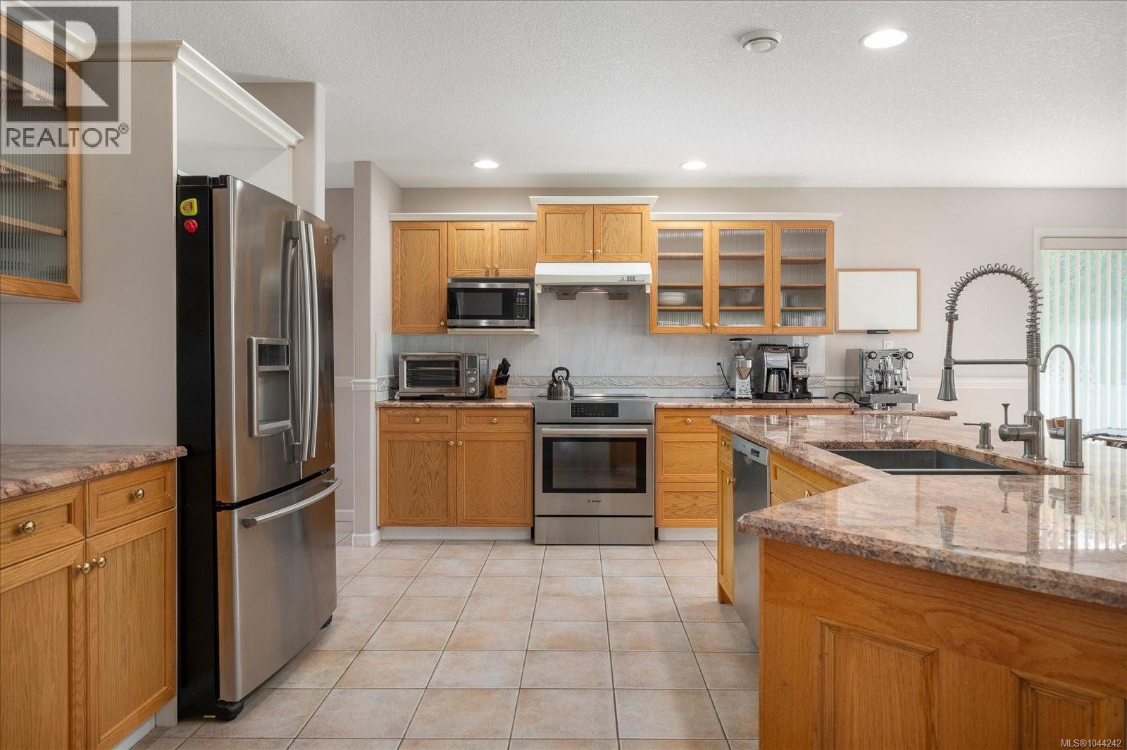 828 Devon Pl, Qualicum Beach
