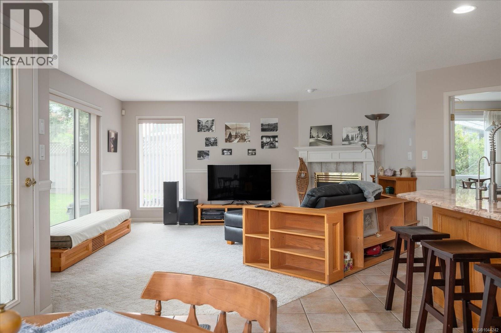 828 Devon Pl, Qualicum Beach