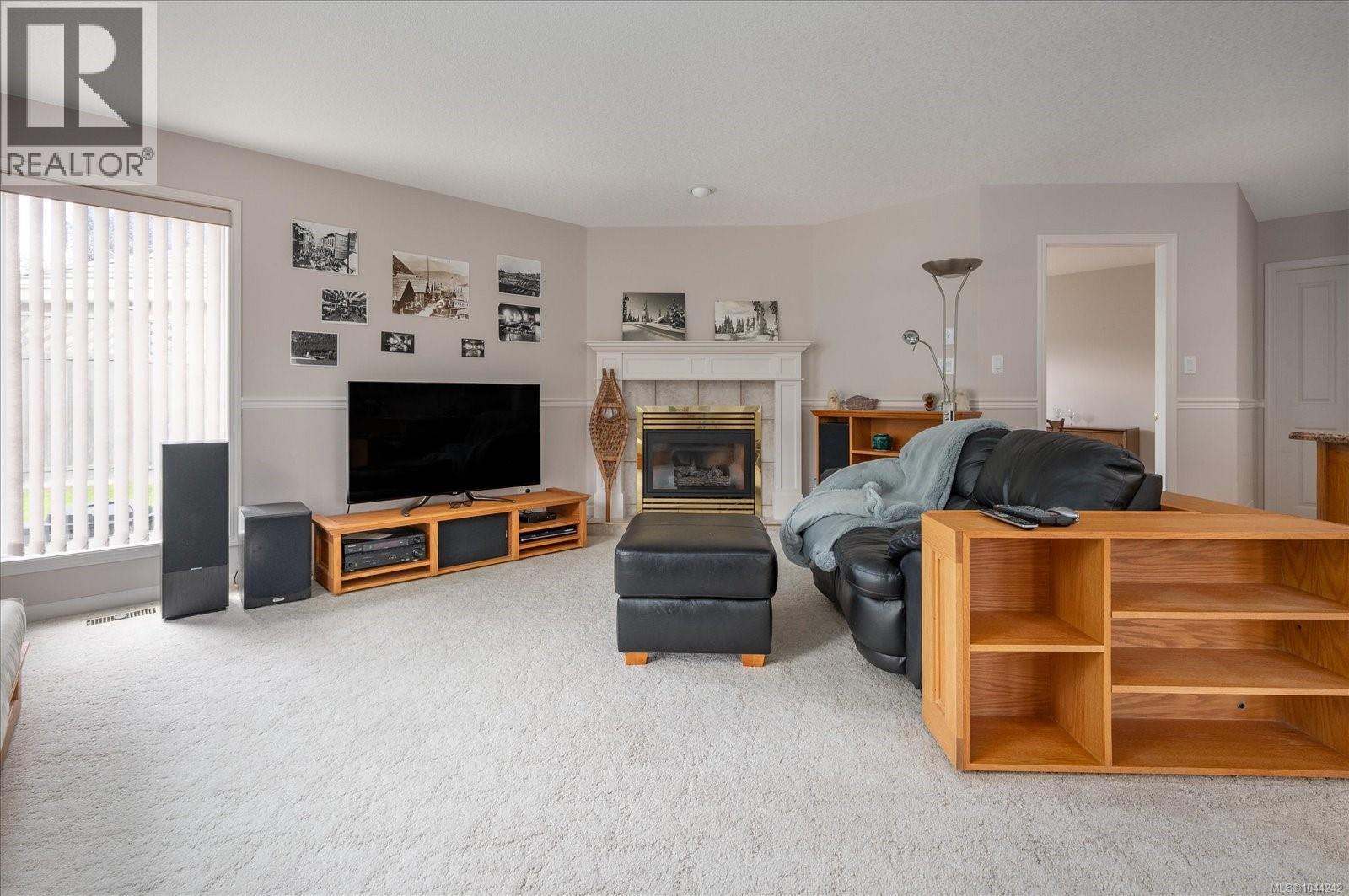 828 Devon Pl, Qualicum Beach