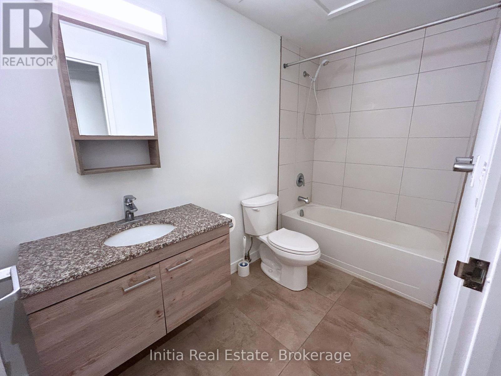 #B303 62 BALSAM STREET - 22