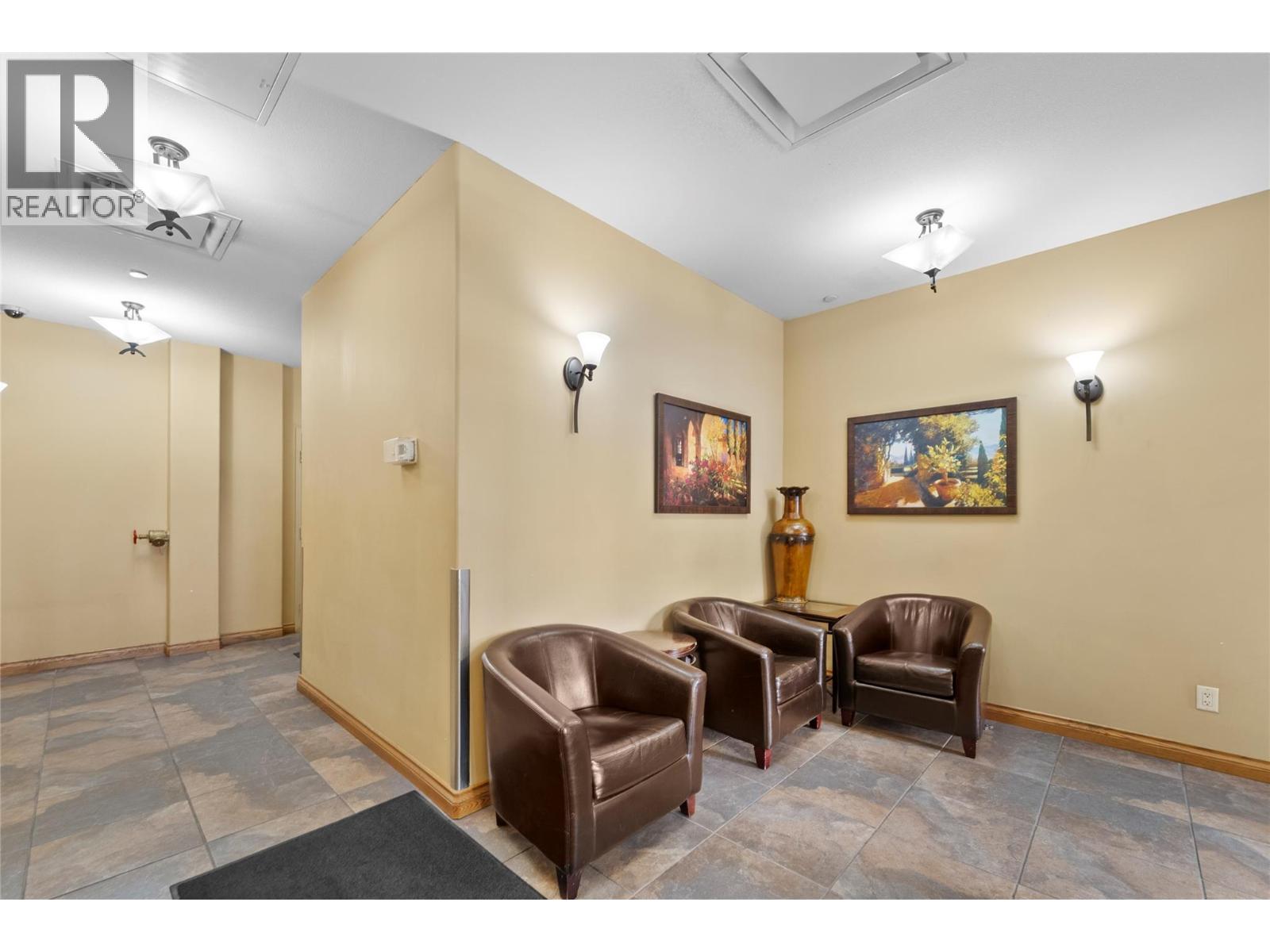 #304 775 MCGILL Road - 31