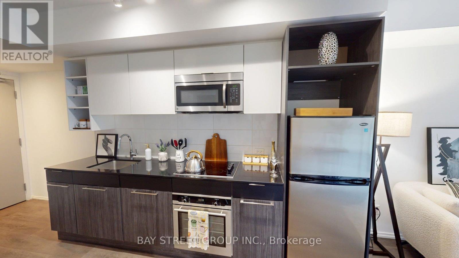#1906 68 SHUTER STREET - Image 6