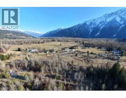 7395 Clover Road, Pemberton, BC V0N2L0 Photo 15