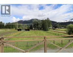 7395 Clover Road, Pemberton, BC V0N2L0 Photo 7