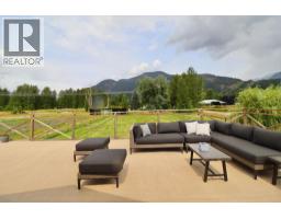7395 Clover Road, Pemberton, BC V0N2L0 Photo 6