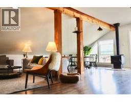 7395 Clover Road, Pemberton, BC V0N2L0 Photo 9