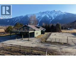 7395 Clover Road, Pemberton, BC V0N2L0 Photo 8