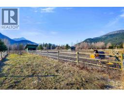 7395 Clover Road, Pemberton, BC V0N2L0 Photo 32